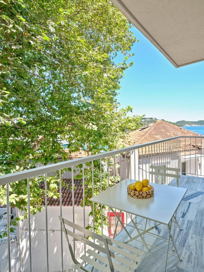 The Tree Apartment Skiathos Town Bagian luar foto