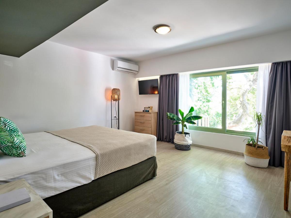 The Tree Apartment Skiathos Town Bagian luar foto